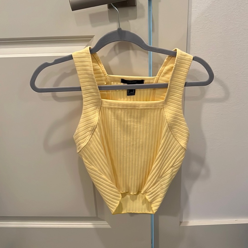 Women’s cropped tank top - never been worn